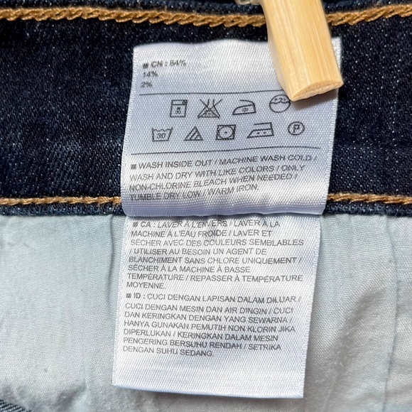 NWOT-Old Navy Women’s Dark Blue Flared Jeans-Size 14 Short - Picture 9 of 10